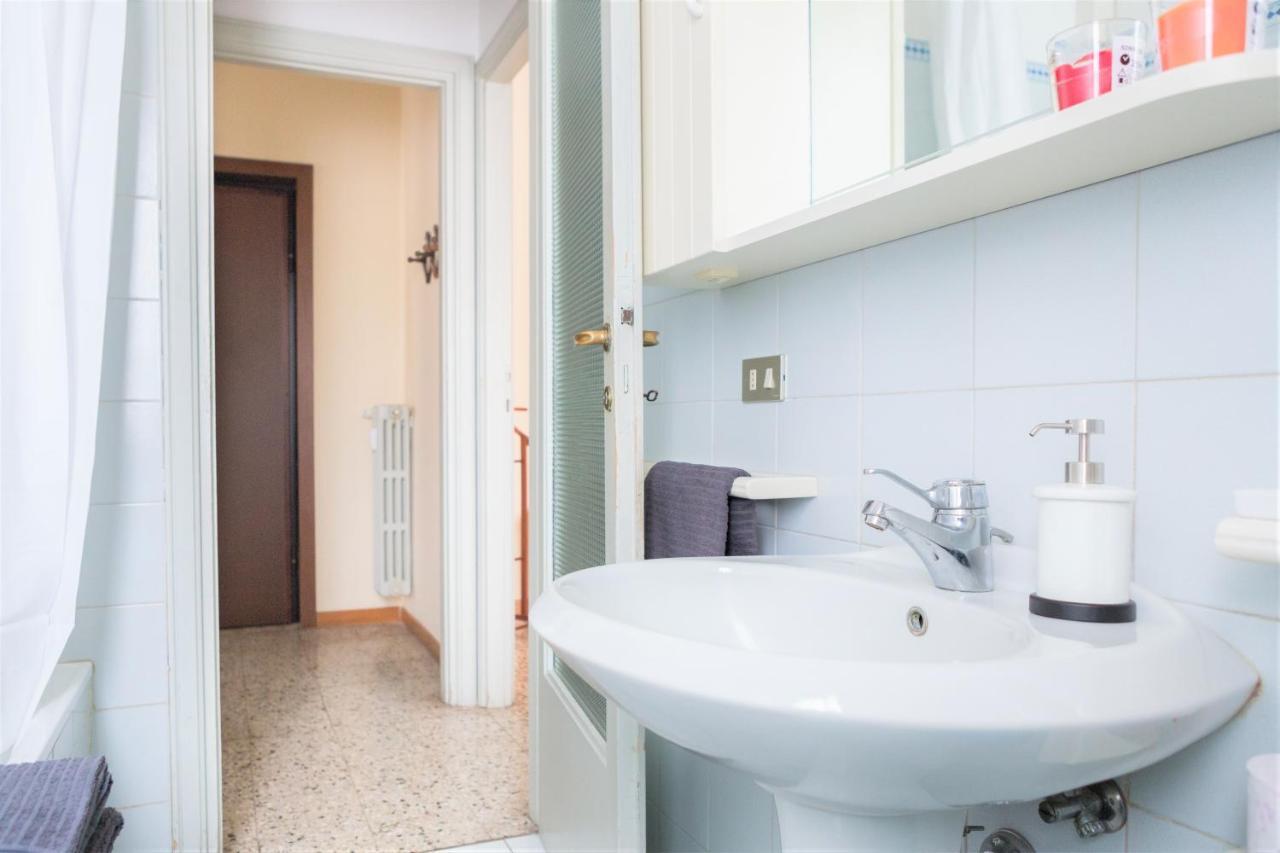 Ferienwohnung A Pochi Passi Dal Centro E Dall'Ospedale Di Parma Exterior foto